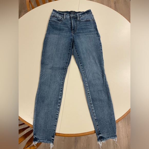 The Lucky Brand Cropped Jeans - Picture 1 of 2